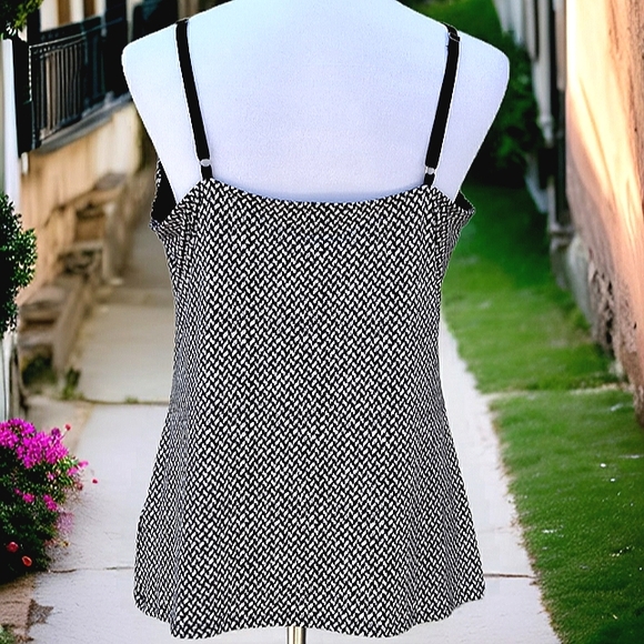 WHBM Lace Trim V-Neck Camisole with Adjustable Straps Sz XL - Picture 3 of 8